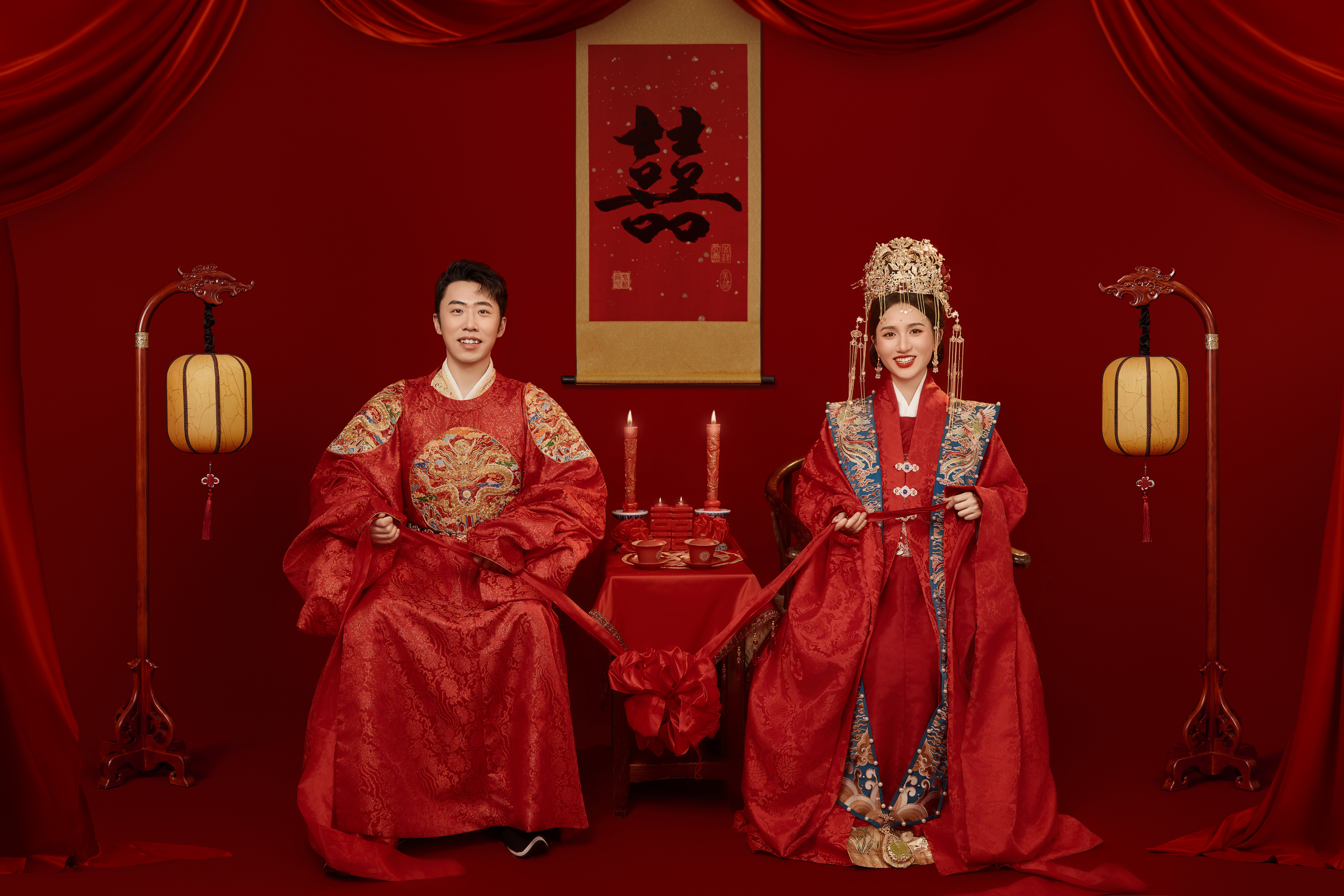 李炳春和张棋中式婚礼合影